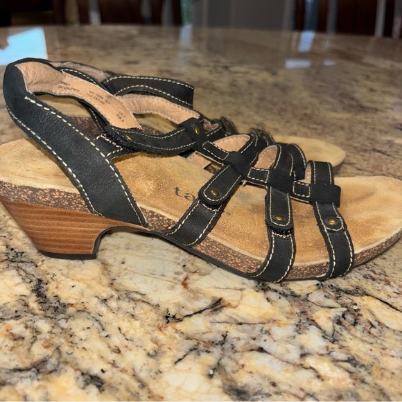 Taos Footwear Black and Tan Strappy Sandals - Picture 1 of 8